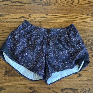 Lululemon Hotty Hot 4 inch short black print